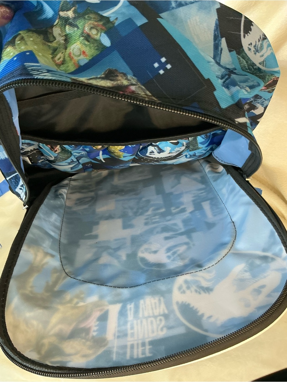NEW! Universal Studio Jurassic World Boy’s 17" Laptop Blue Backpack NWT - Picture 8 of 13